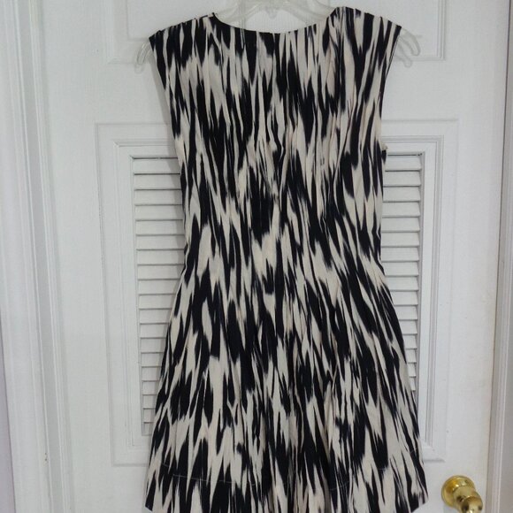 Banana Republic Cici Poplin Black White V Neck Mini Dress with Pockets Size 6 - Picture 3 of 9